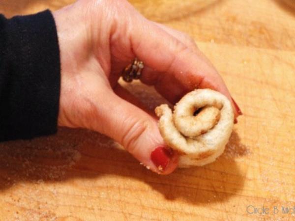 Izvrstne cimetove rolice iz 3 sestavin